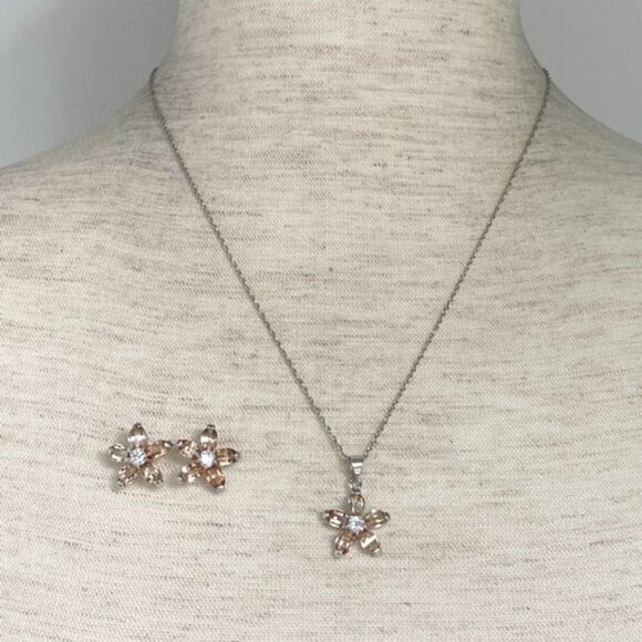 Sterling Silver Checkerboard Faceted CZ Flower Pendant Necklace & Stud Earrings - Picture 3 of 16